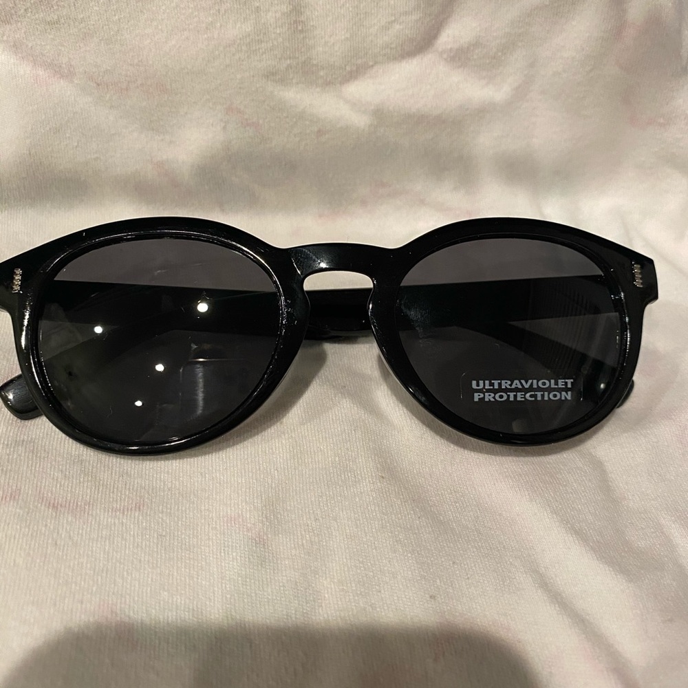 NWT Round frame Retro 70s style sunglasses